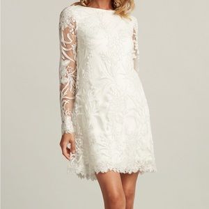 NWOT tadashi shoji CURZON EMBROIDERED SHIFT DRESS BQI19123S Ivory